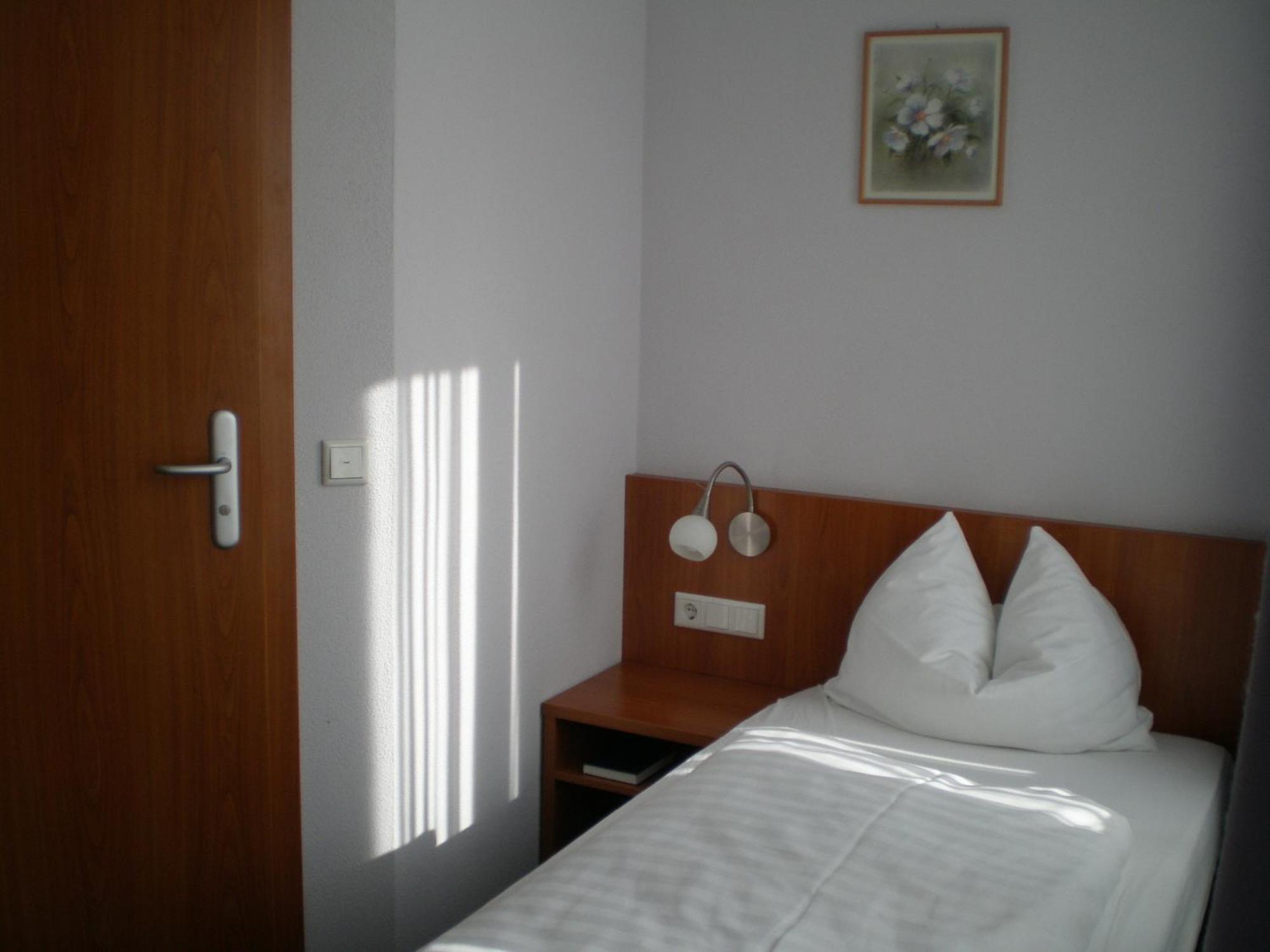 Gaestehaus Zur Kurve Zirndorf Εξωτερικό φωτογραφία