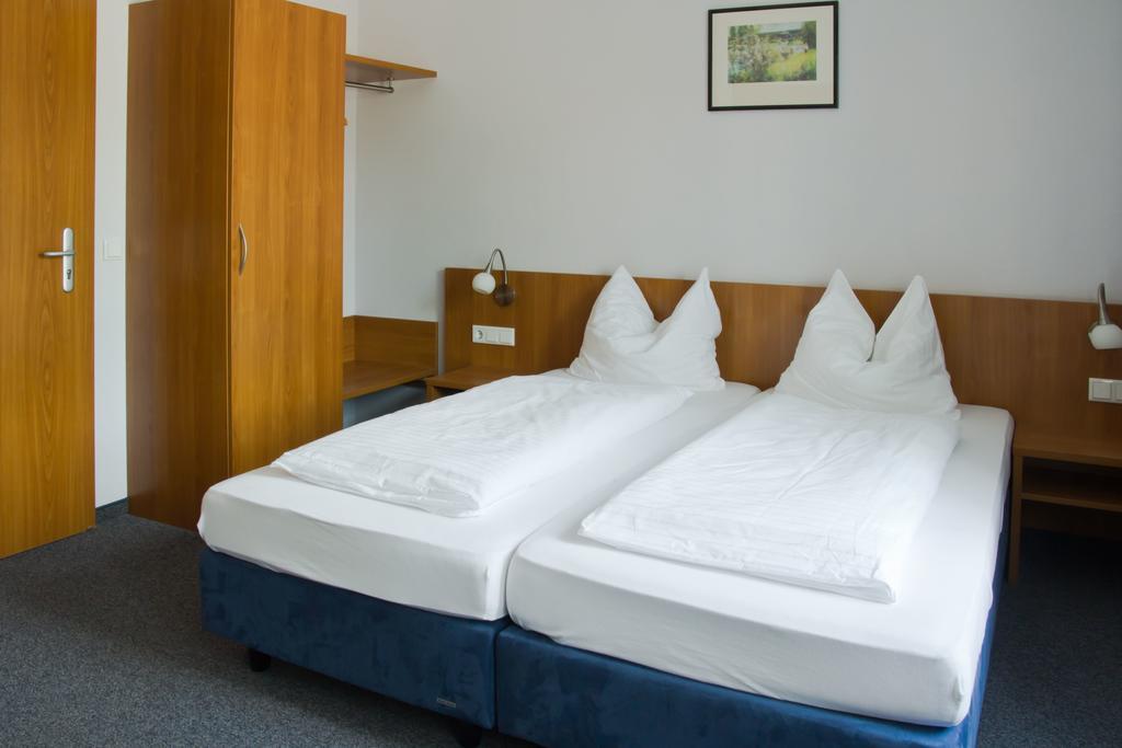 Gaestehaus Zur Kurve Zirndorf Δωμάτιο φωτογραφία
