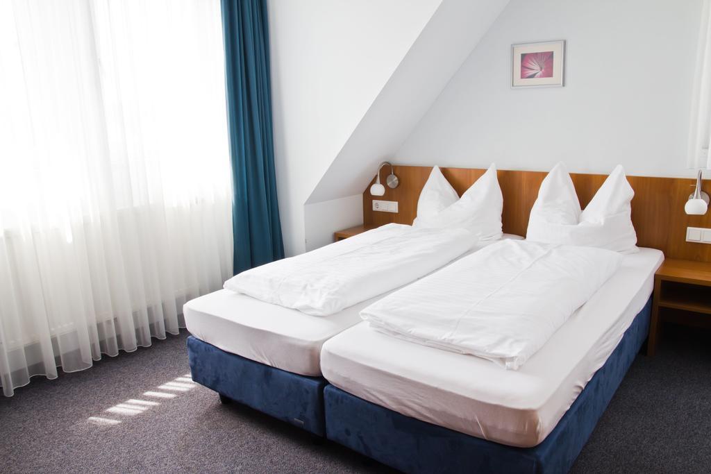 Gaestehaus Zur Kurve Zirndorf Δωμάτιο φωτογραφία