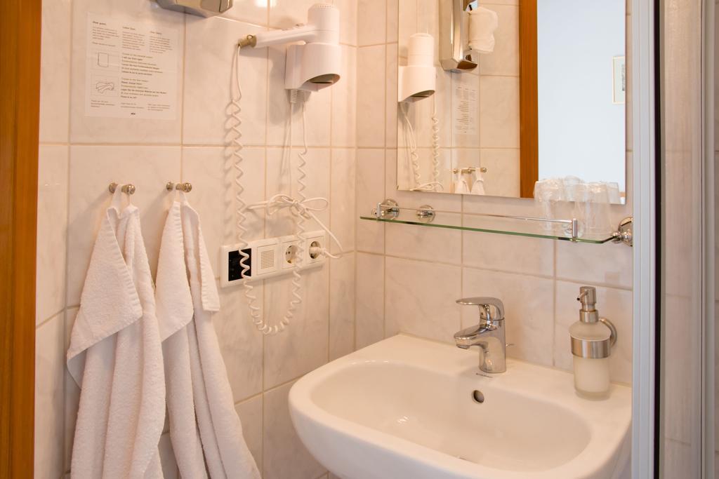 Gaestehaus Zur Kurve Zirndorf Δωμάτιο φωτογραφία