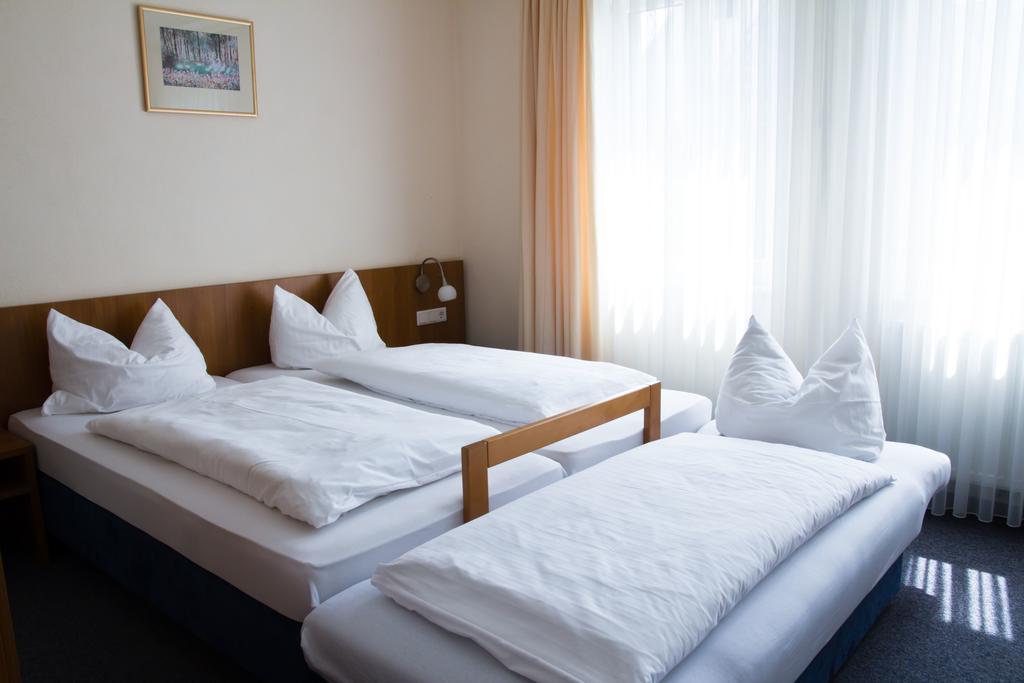 Gaestehaus Zur Kurve Zirndorf Δωμάτιο φωτογραφία